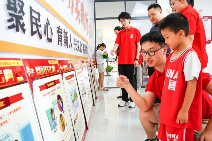 体育博彩
法学学子接力二十五载“送法下乡” 体育博彩
法学学子接力二十五载“送法下乡”