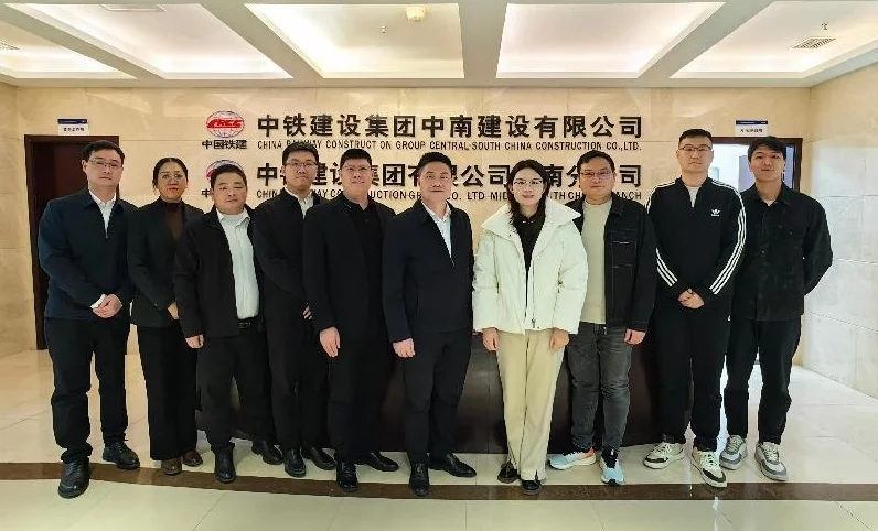 体育博彩
：携毕业生进企业 解锁求职“新密码”