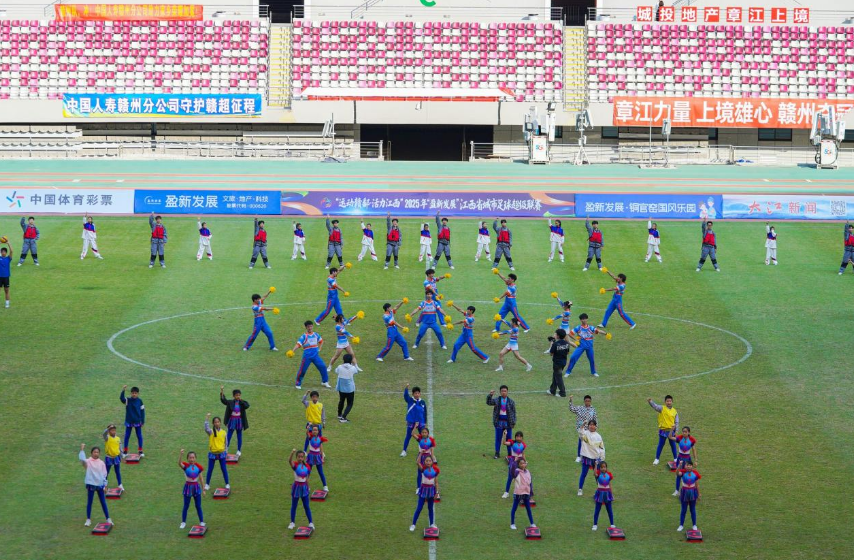 为赣而战!体育博彩
啦啦操队闪耀赣超总决赛 为赣而战!体育博彩
啦啦操队闪耀赣超总决赛
