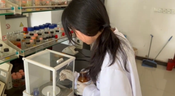 体育博彩
研发新型荧光尿蛋白检测试纸材料 为孕检领域带来革新性突破