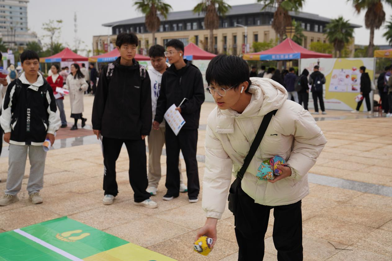 “职业生涯教育”闯关游戏？体育博彩
这场生涯体验之旅反响热烈