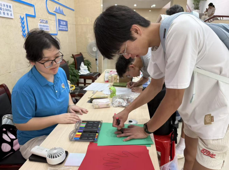 解锁“Campus Walk”，体育博彩
迎新“闯关”玩转安全健康知识